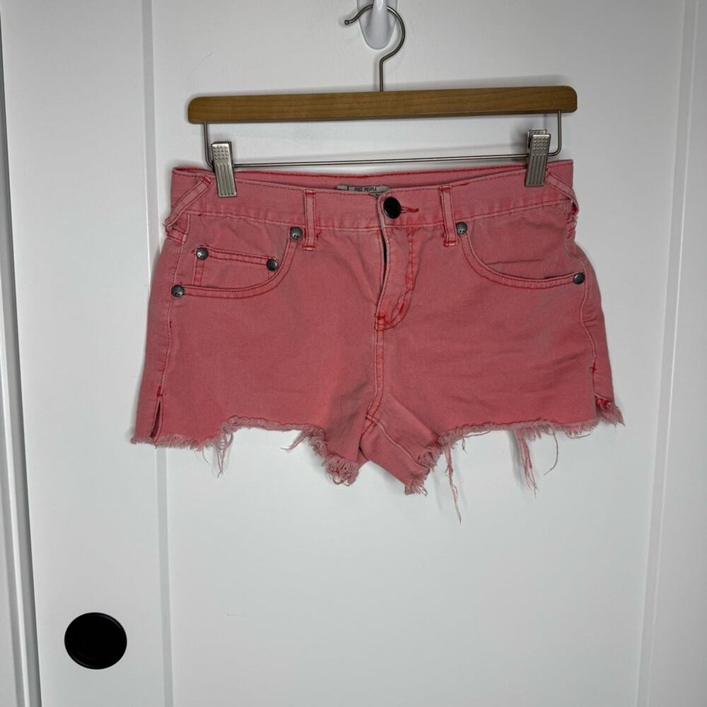 Free People Pink Wash Mid Rise Cut Of Frayed Hem Denim Shorts Size 26